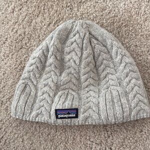 Grey Patagonia beanie (white fleece lining)